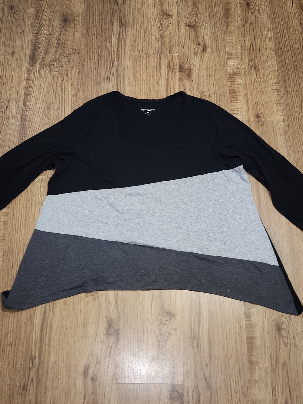 Fashion Bug Black, Light Gray & Dark Gray Diagonal Colorblock Scoop Top